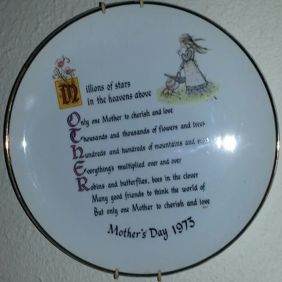 Vtg Mother's Day 1973 Holly Hobbie Plate AMERICA GREETINGS with vtg Plate Hanger - Picture 2 of 8
